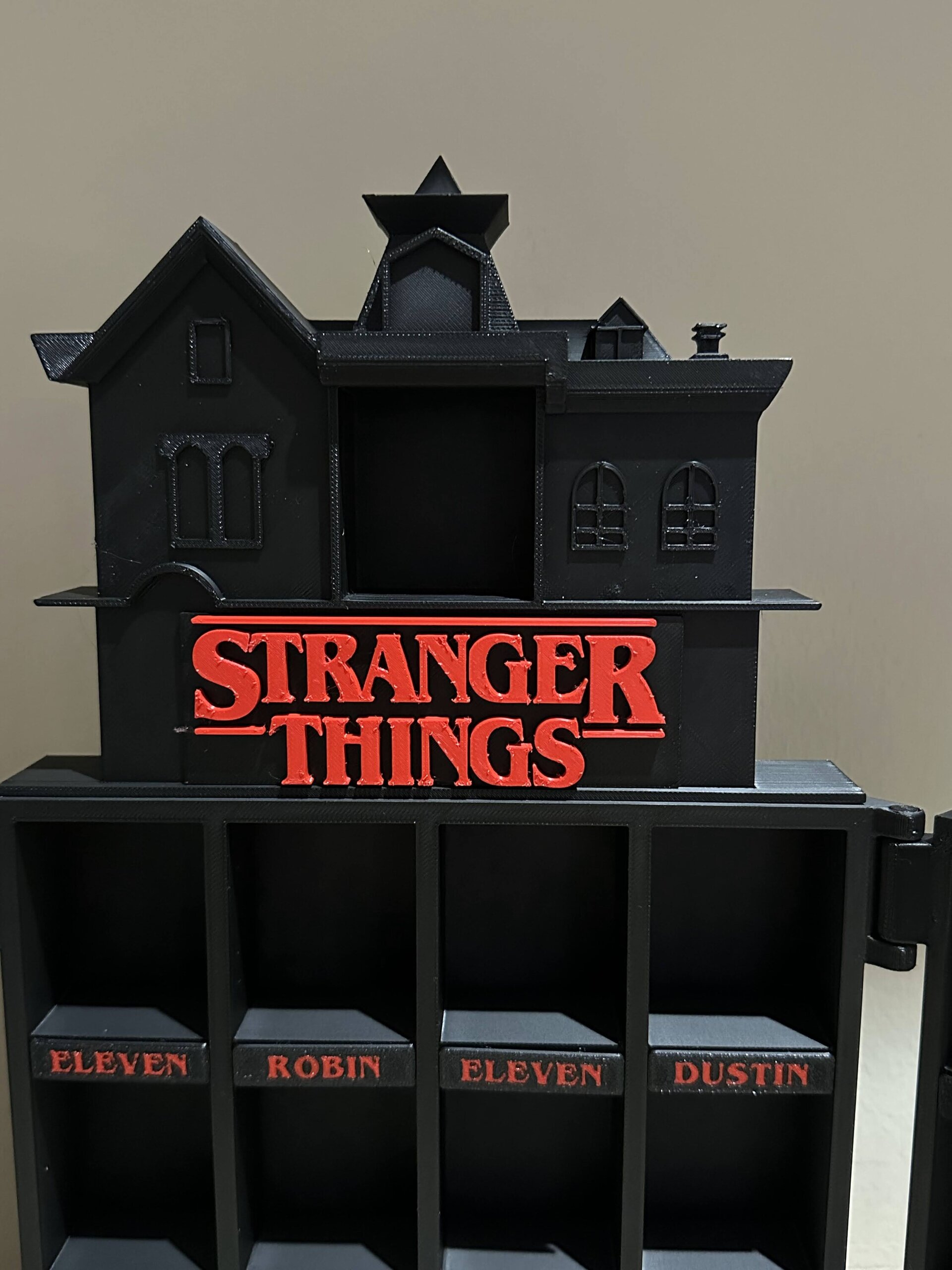 Expositor para figuras de Stranger Things (Colección Kinder) - 4