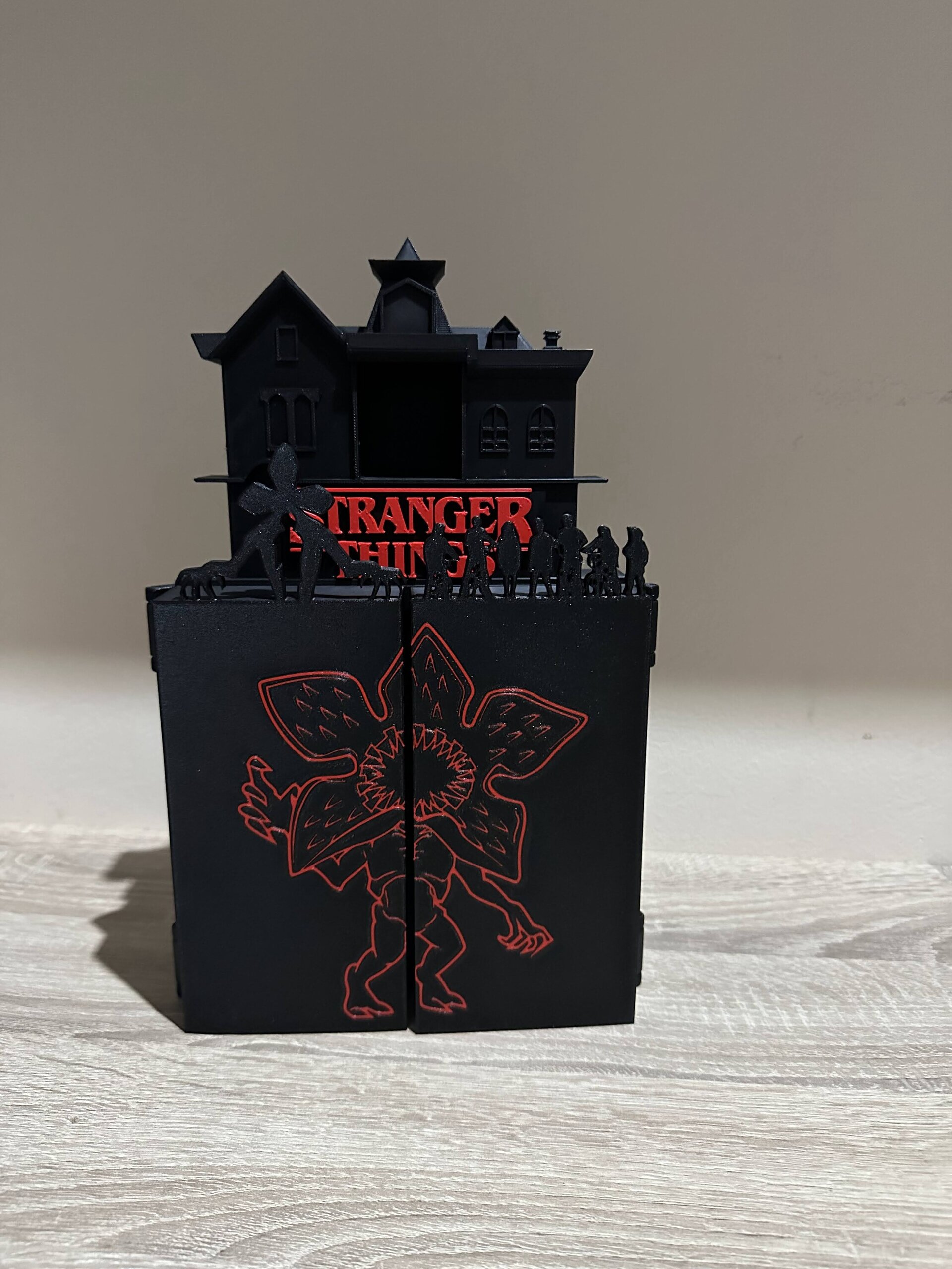 Expositor para figuras de Stranger Things (Colección Kinder) - 2
